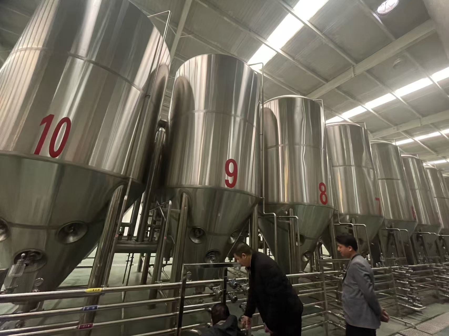 大冶精酿啤酒设备厂—平面布置、设备设计、制造、调试、培训等一条龙服务
